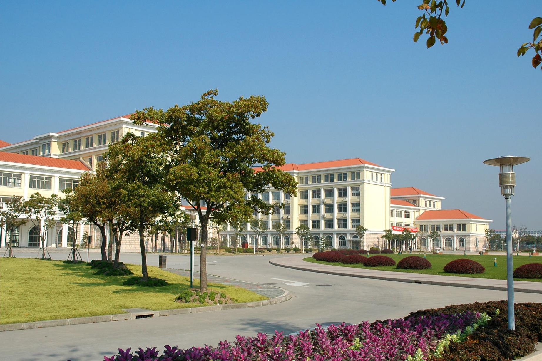 Шанхайский университет бухгалтерии и финансов Лисинь (Shanghai Lixin University of Accounting and Finance)